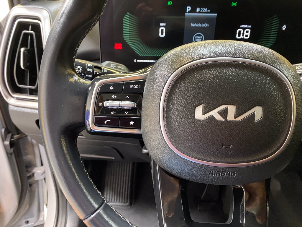 Used 2025 Kia Sorento EX w/ Panoramic Sunroof Package FWD image 35