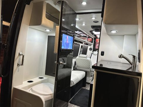 Used 2024 Mercedes-Benz Sprinter 3500 image 9