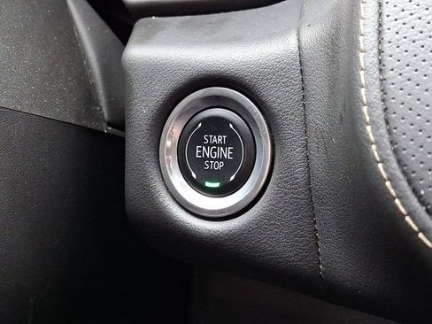 Used 2024 GMC Yukon SLT image 24