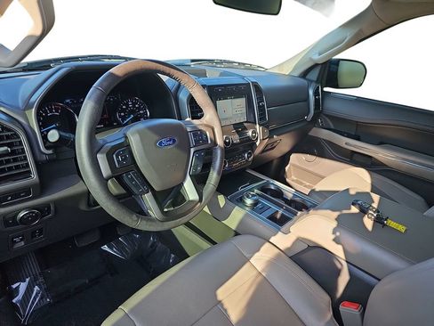 Used 2019 Ford Expedition XLT w/ Equipment Group 202A RWD image 16