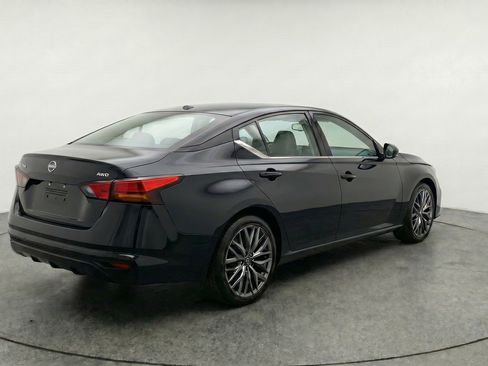 Used 2025 Nissan Altima 2.5 SV FWD image 9