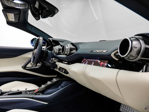 Used 2022 Ferrari 812 GTS RWD image 59