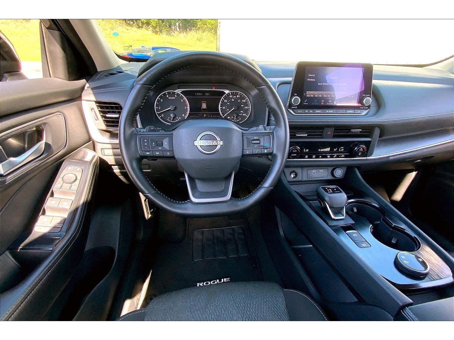 Used 2025 Nissan Rogue SV AWD/4WD image 5