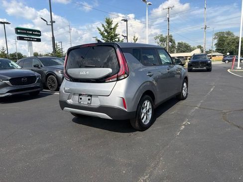 Used 2025 Kia Soul LX w/ LX Technology Package FWD image 10