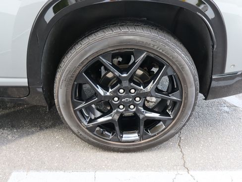 Used 2024 Chevrolet Traverse RS AWD/4WD image 43