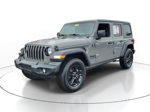 Used 2022 Jeep Wrangler Unlimited Sport image 2