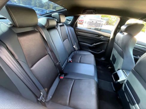 Used 2018 Honda Accord Sport image 19