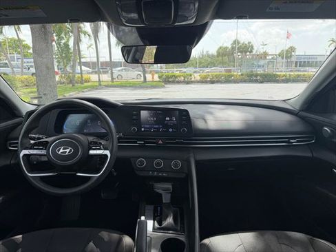 Used 2025 Hyundai Elantra SE FWD image 16