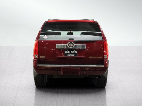 Used 2011 Cadillac Escalade Luxury AWD/4WD image 4