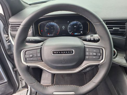 Used 2023 Jeep Wagoneer L Series II AWD/4WD image 16