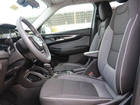 Used 2025 Chevrolet TrailBlazer LT image 12