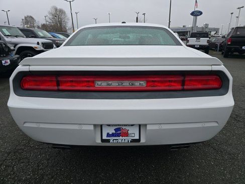 Used 2014 Dodge Challenger R/T image 4