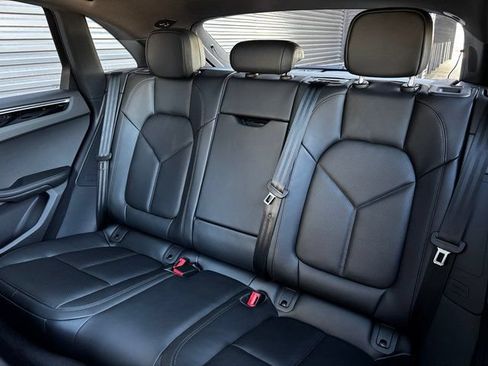 Certified 2026 Porsche Macan AWD/4WD image 25