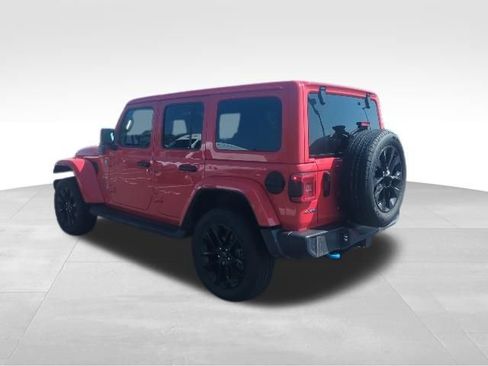 Used 2024 Jeep Wrangler Unlimited Sahara w/ Technology Group AWD/4WD image 9