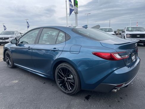 Used 2025 Toyota Camry SE image 5