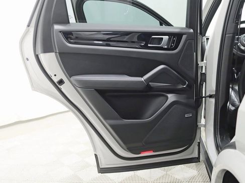 Used 2021 Porsche Cayenne S image 36