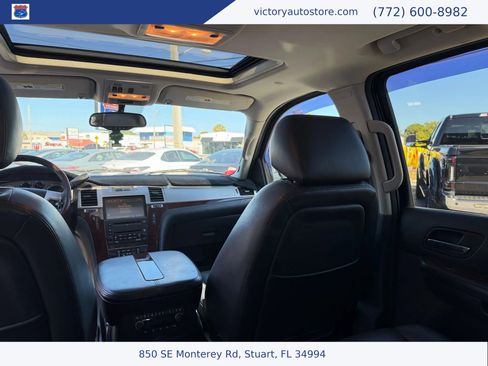 Used 2010 Cadillac Escalade Luxury image 41