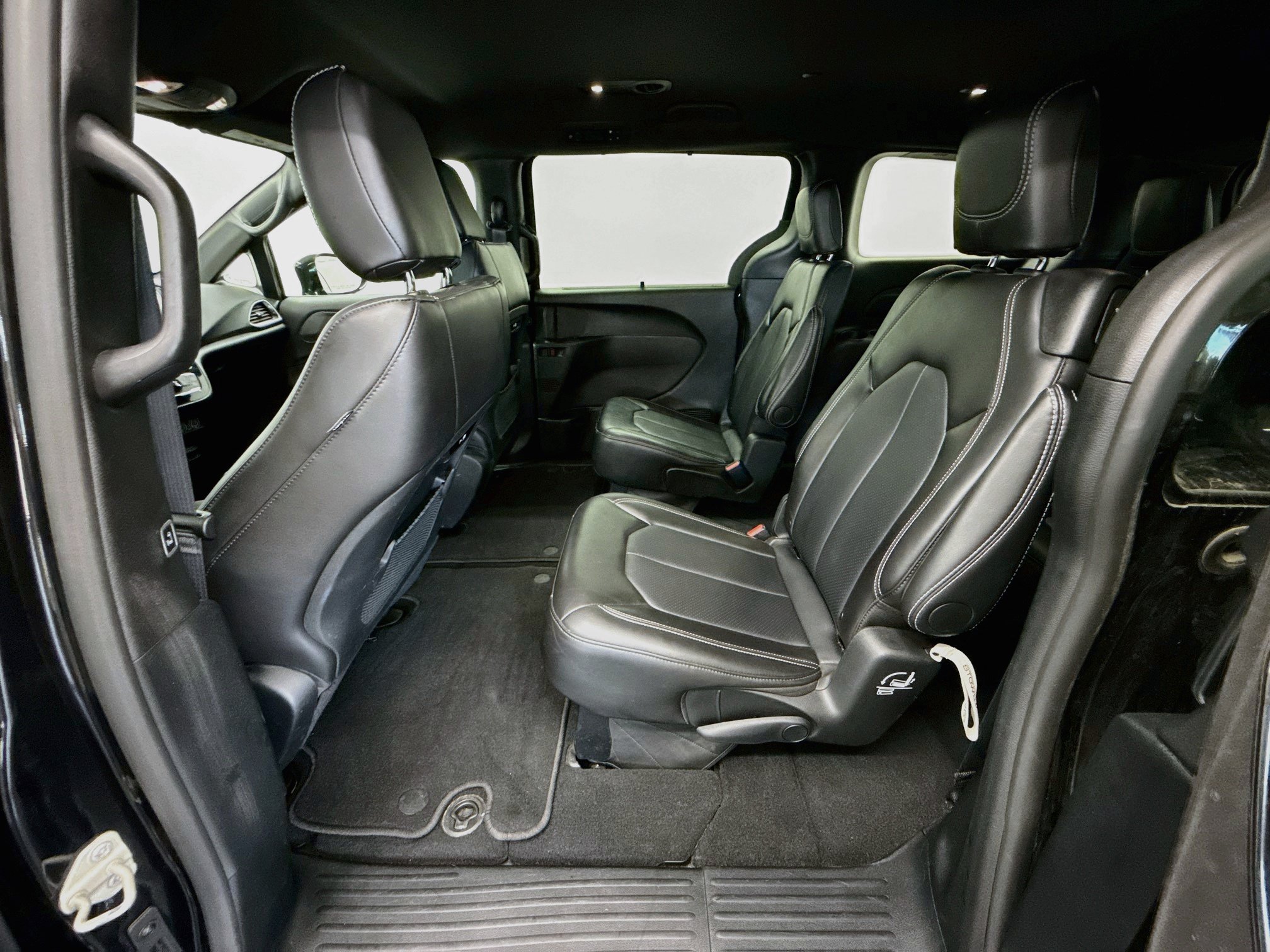 Used 2025 Chrysler Pacifica Select FWD image 27