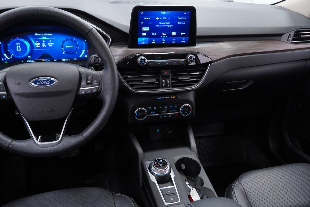 Used 2020 Ford Escape Titanium AWD/4WD image 17