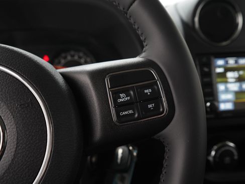Used 2014 Jeep Patriot Latitude AWD/4WD image 24