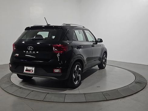 Used 2024 Hyundai Venue SEL image 5