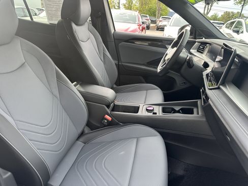 Used 2026 Volkswagen Tiguan SE R-Line image 13