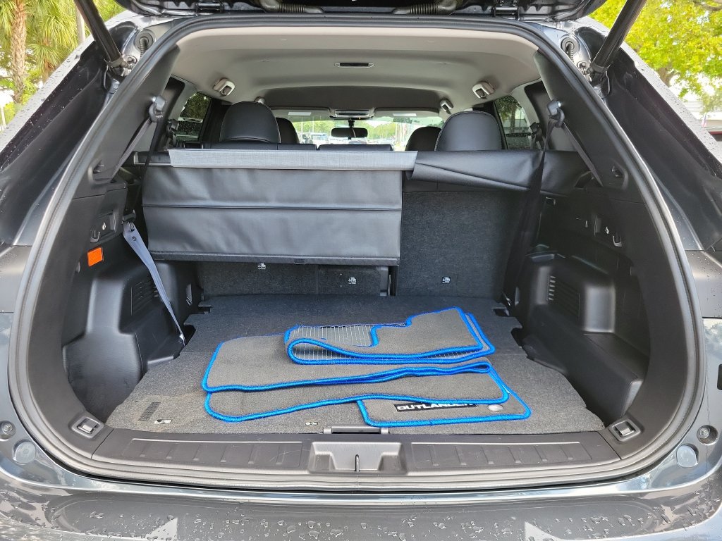 Used 2024 Mitsubishi Outlander 4WD Plug-In Hybrid image 6