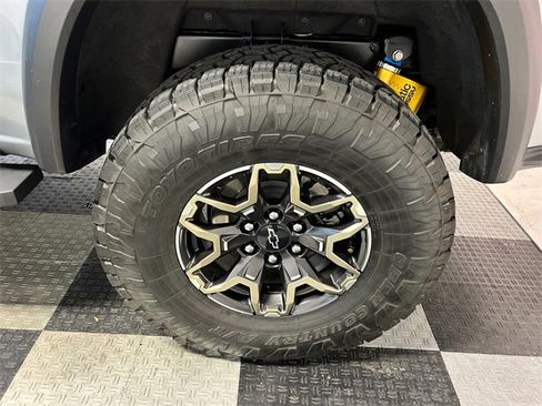 Used 2024 Chevrolet Colorado ZR2 w/ Technology Package image 15