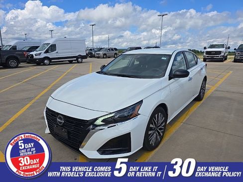 Used 2025 Nissan Altima 2.5 SV FWD image 1