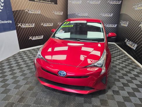 Used 2017 Toyota Prius Three FWD image 4