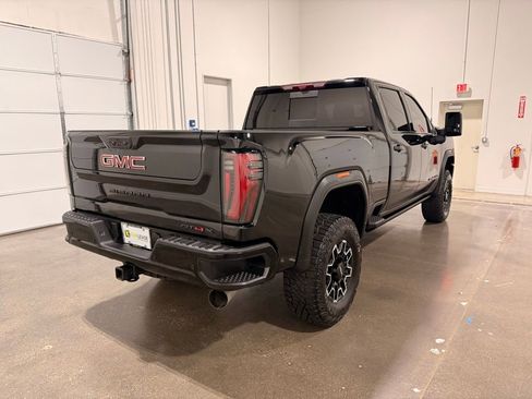 Used 2025 GMC Sierra 2500 AT4X image 5