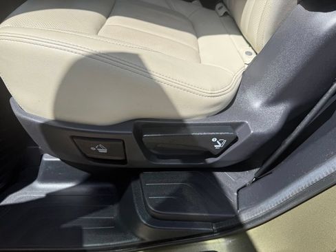 Used 2022 Subaru Ascent Limited w/ Technology Package AWD/4WD image 15
