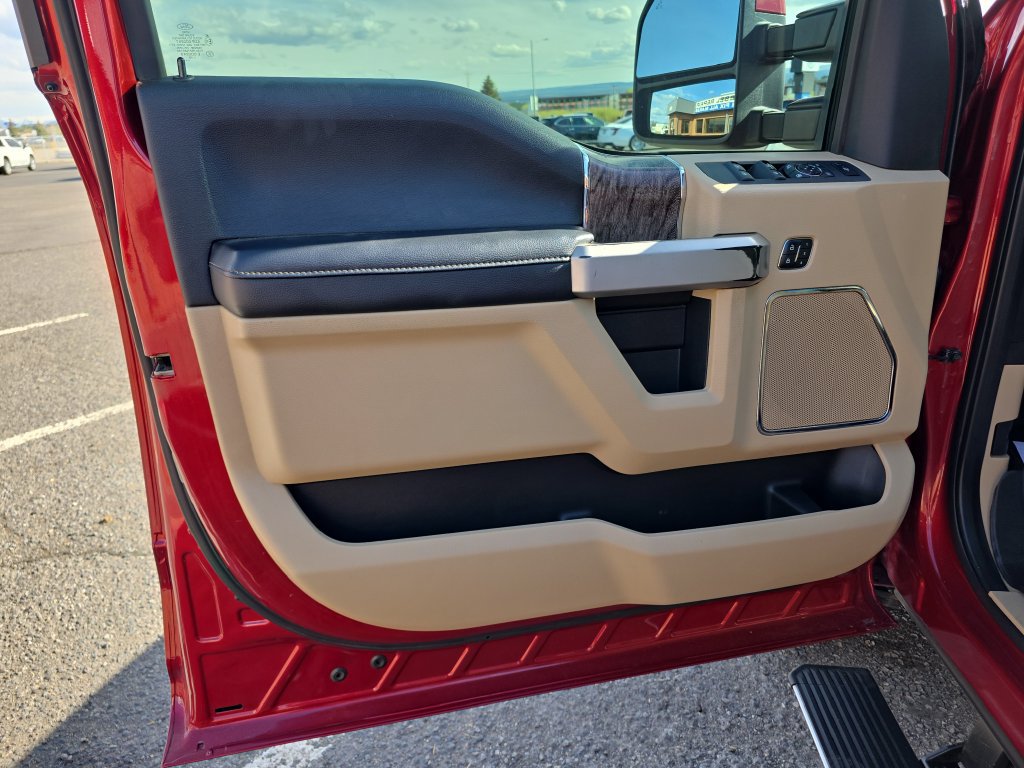 Used 2019 Ford F250 Lariat w/ Lariat Ultimate Package AWD/4WD image 11