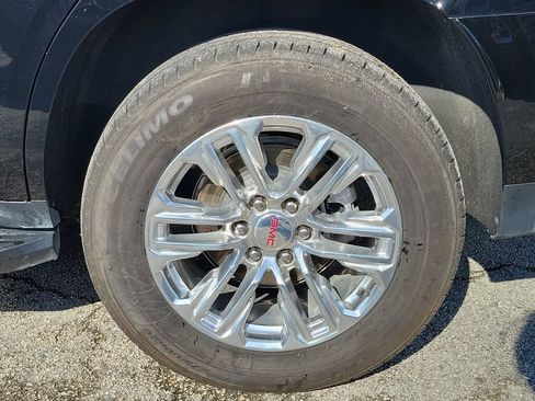 Used 2024 GMC Yukon SLT AWD/4WD image 13