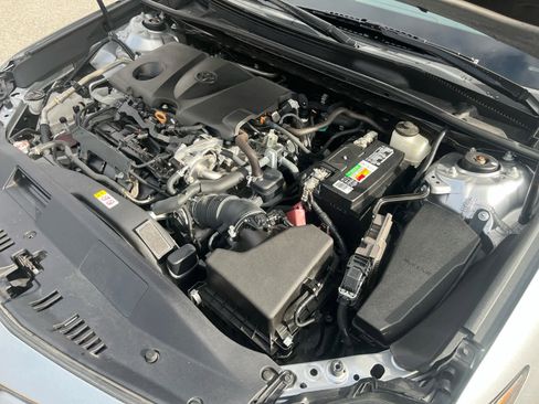 Used 2020 Toyota Camry LE image 9