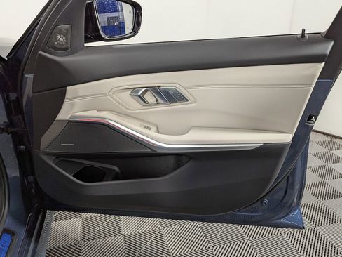 Used 2025 BMW 330i xDrive Sedan w/ M Sport Package image 28