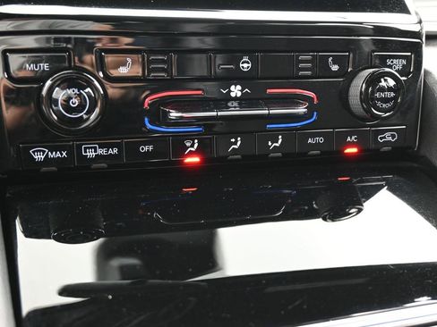 Used 2021 Jeep Grand Cherokee L Laredo image 24