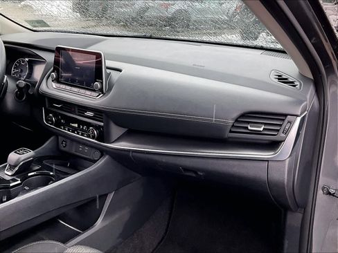 Used 2024 Nissan Rogue SV image 13