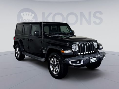 Used 2018 Jeep Wrangler Unlimited Sahara AWD/4WD image 10