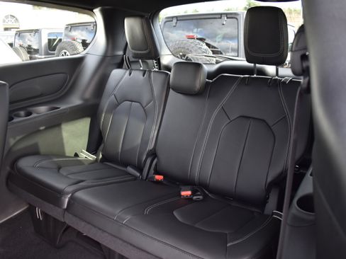 New 2026 Chrysler Pacifica Select image 29