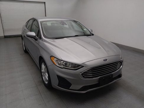 Used 2020 Ford Fusion SE FWD image 13