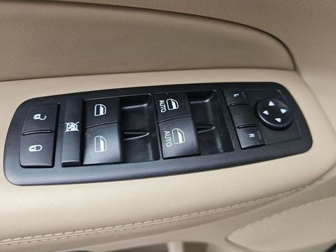 Used 2018 Jeep Grand Cherokee Limited image 20