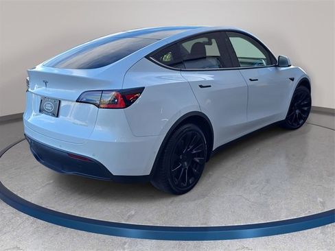Used 2021 Tesla Model Y Long Range image 6
