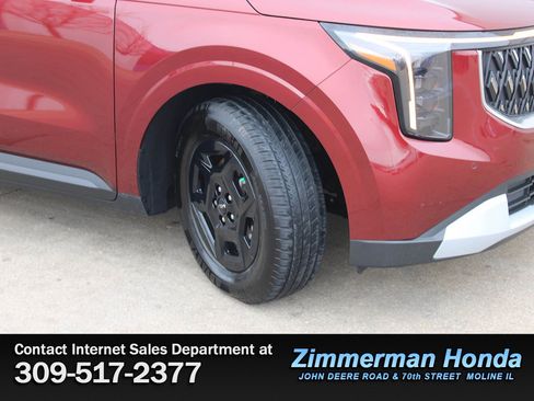 Used 2025 Kia Carnival image 22