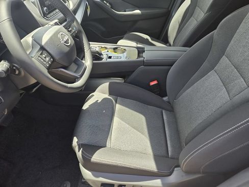 New 2026 Nissan Rogue SV FWD image 11