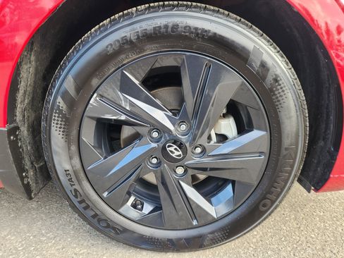 Certified 2023 Hyundai Elantra SEL image 19