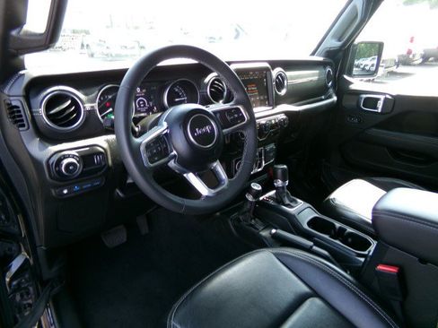 Used 2023 Jeep Wrangler Unlimited Sahara AWD/4WD image 14