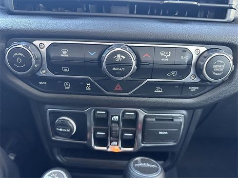 Used 2024 Jeep Gladiator Sport image 19