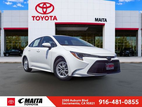 Used 2025 Toyota Corolla LE FWD image 1