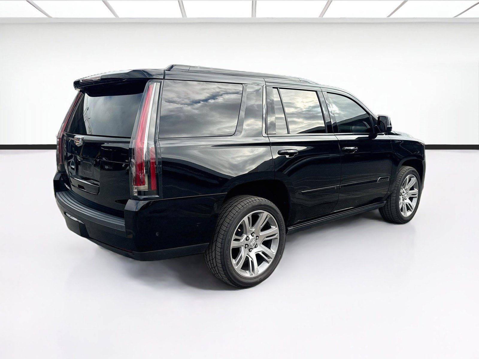 Used 2019 Cadillac Escalade Premium Luxury RWD image 4
